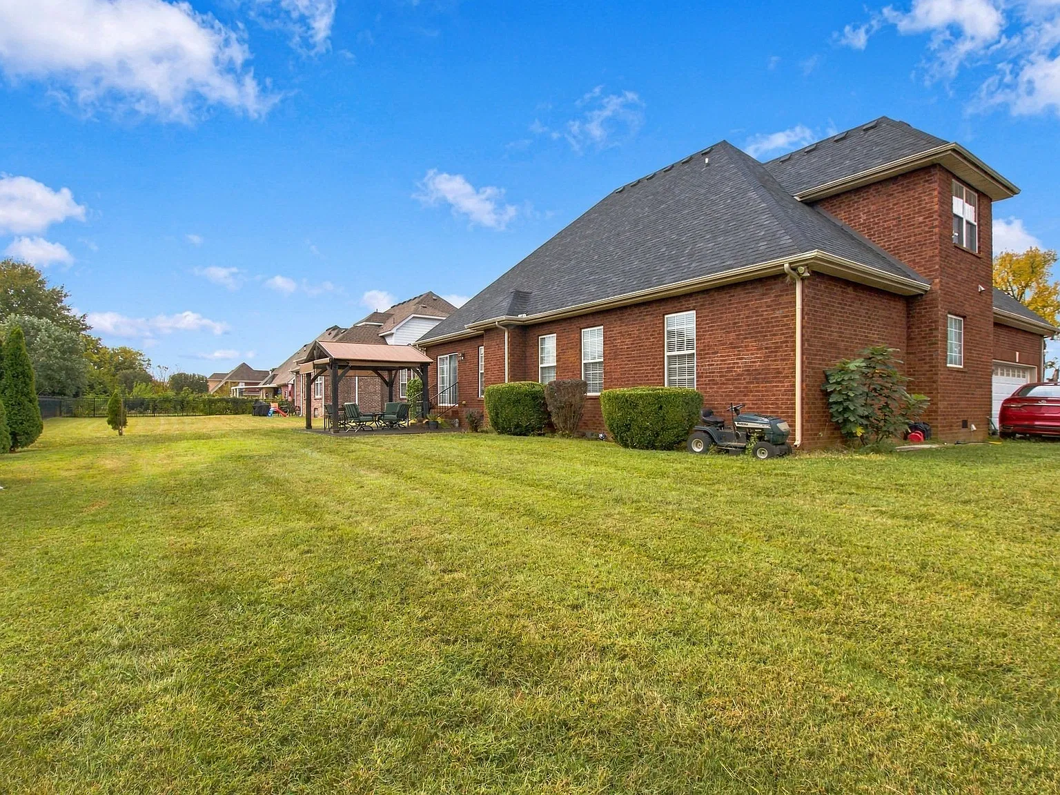 4 bed, 3.0 bath, 2522 sqft, $3,000 — Photo 4