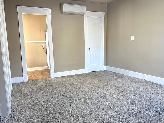 3rd image of 1822 Dearborn St #B