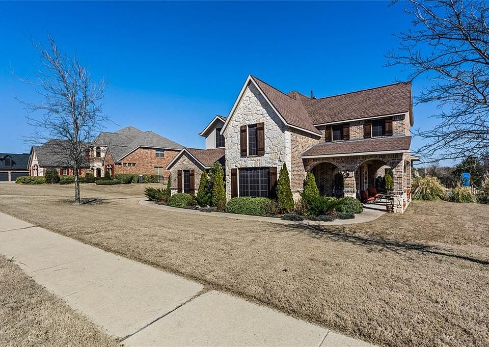 1st image of 1013 Hilltop Dr