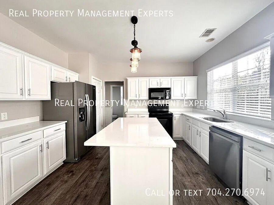 **Move In Special Stunning 4br/2.5ba House In Cornelius! — Photo 3