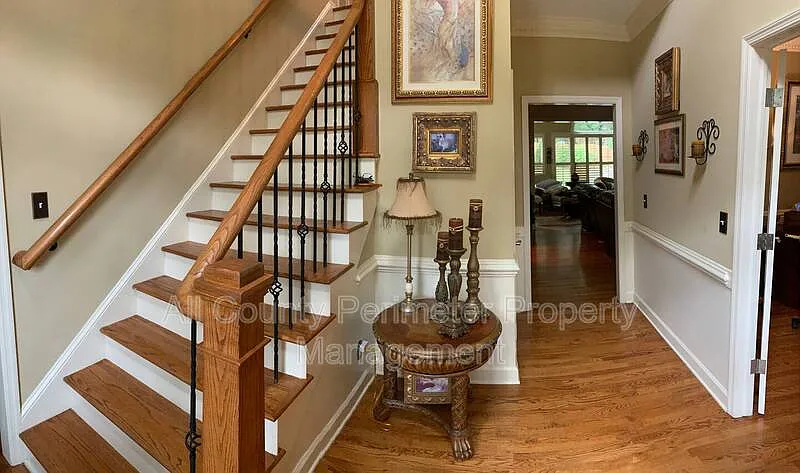 5 bed, 4.5 bath, 4526 sqft, $4,995 — Photo 3
