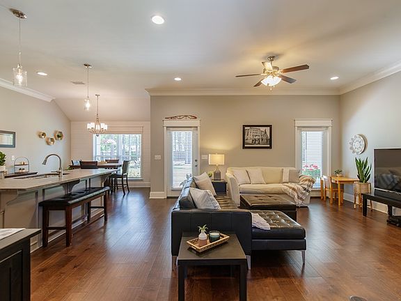 2nd image of 3726 Kingston Ct