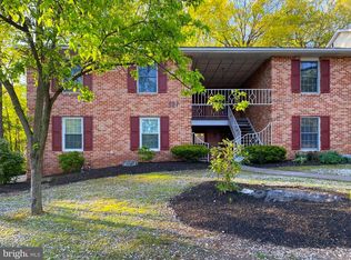 937 Innsbruck Dr, Hummelstown, PA 17036