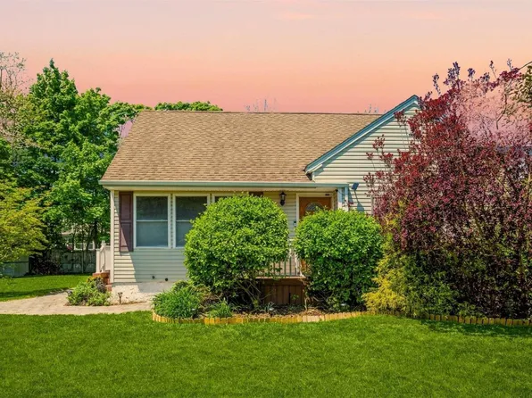 46 Clinton Avenue, East Patchogue, NY 11772