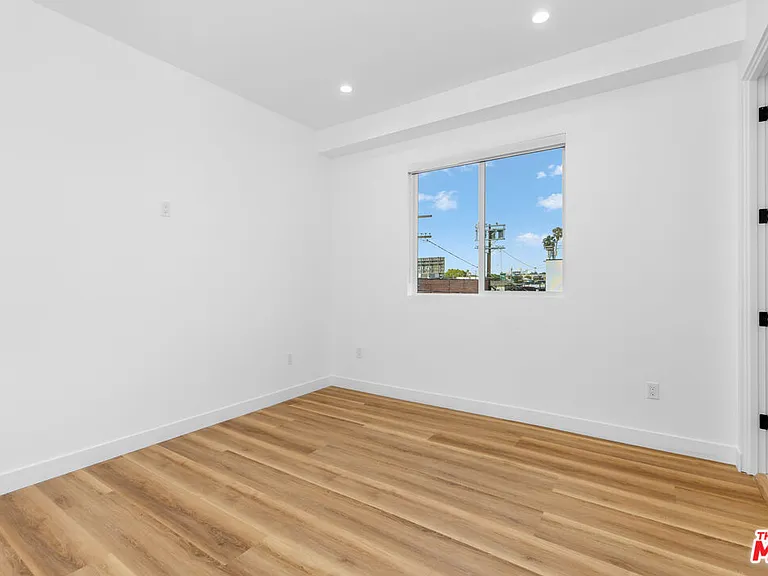 5225 W 20th St #1/4 — Photo 12