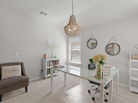 5th image of 524 Longhorn Cavern Rd