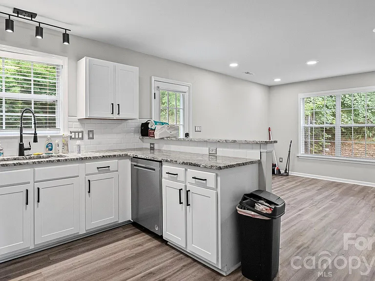 3320 Whitebridge Ln — Photo 10