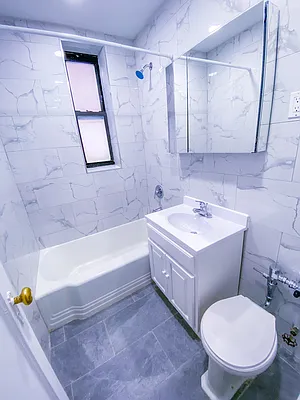 Rented by Gravity Real Estate Advisors | media 35