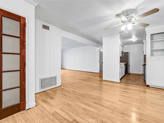 2nd image of 5334 Lindley Ave Unit 219