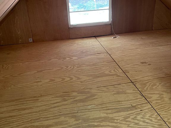 Huge walk in attic for storage