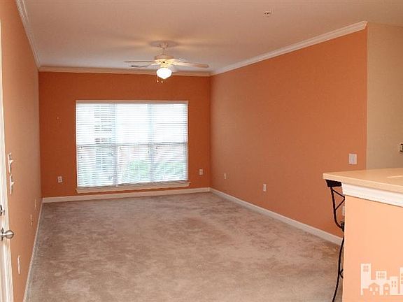 5th image of 2820 Bloomfield Ln Unit 206