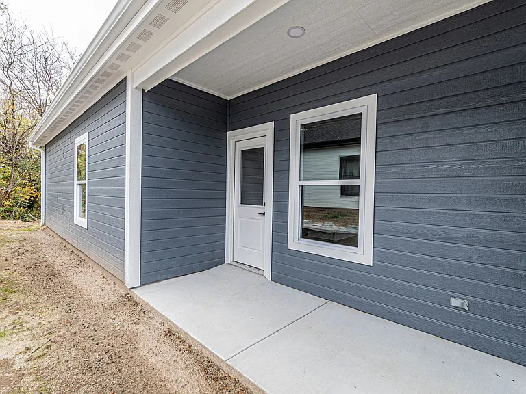 1705 Kenneth Dr — Photo 3