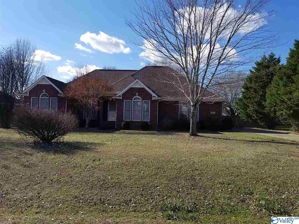 1st image of 102 Full Moon Cir