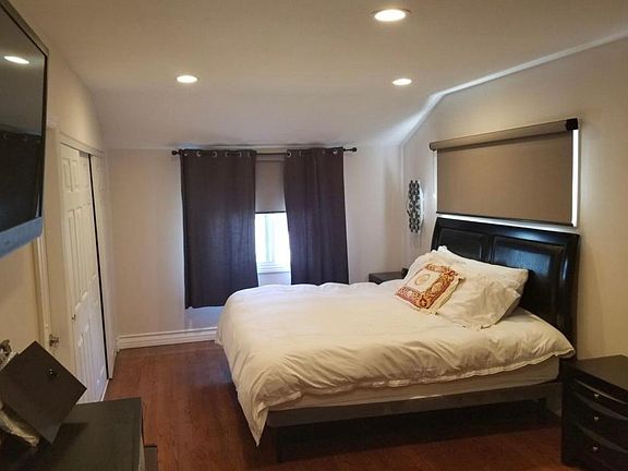 5th image of 5516 Longridge Ave