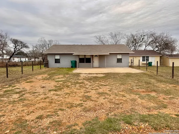 203 Zanderson, Jourdanton, TX 78026