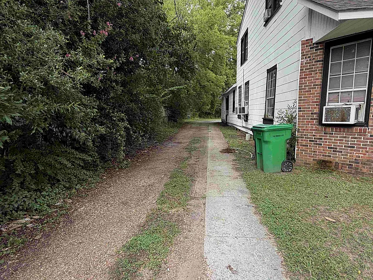 817 College St #4 — Photo 17