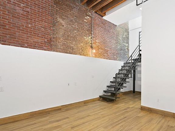 5th image of 139 N 10th St APT 1D