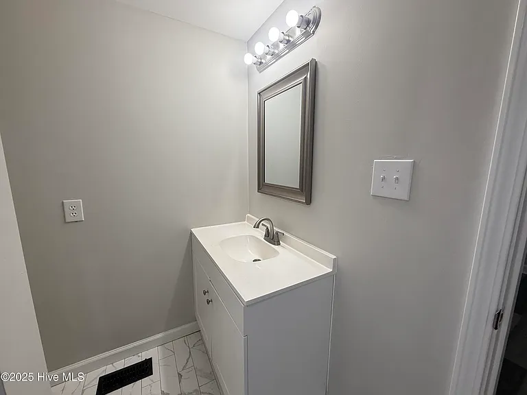 1215 E Wright Rd — Photo 9