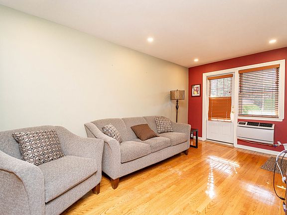 5th image of 21-16 33rd Ave #1T