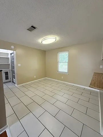 6460 Charleston Ct — Photo 2