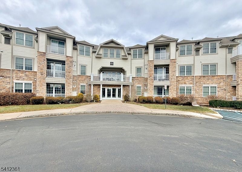 1st image of 356 Victoria Drive