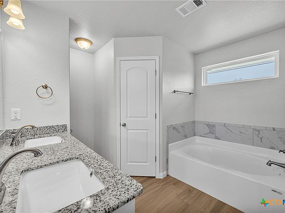 4th image of 8302 Ridge Crest Dr