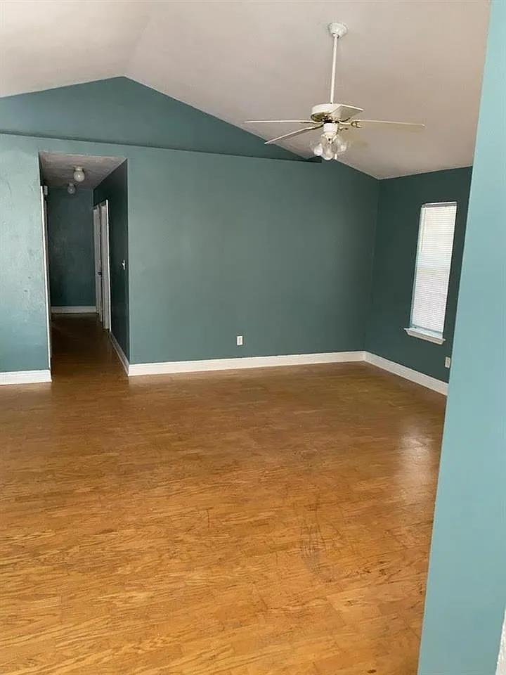 4 bed, 1249 sqft, $2,000 — Photo 3