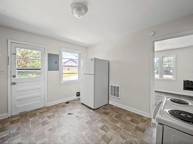 400 Highland Cir — Photo 11