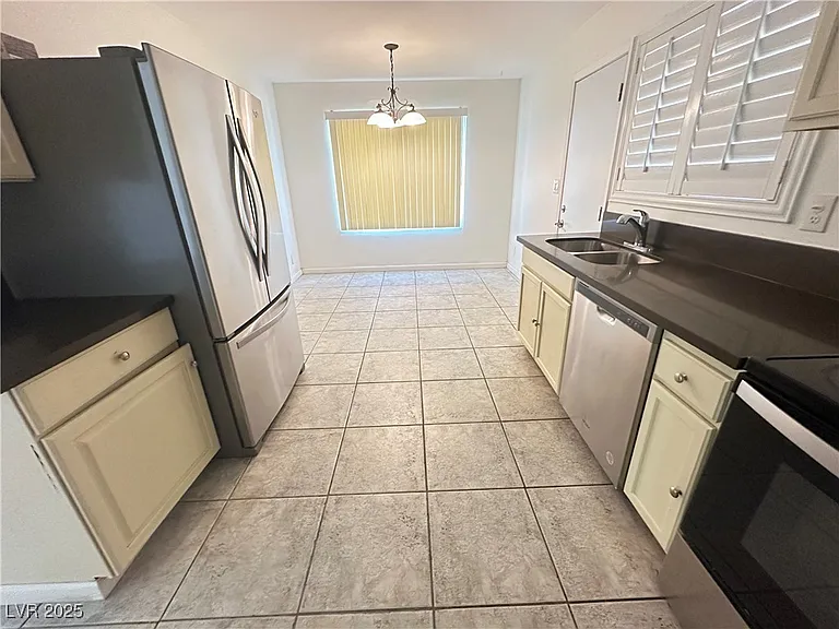 501 Slayton Dr — Photo 6