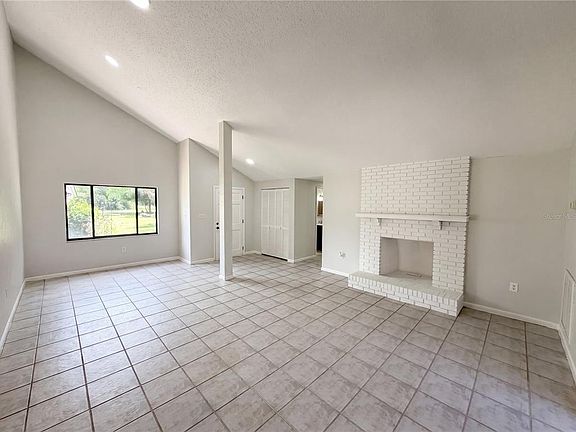 3rd image of 8 Bumelia Ct