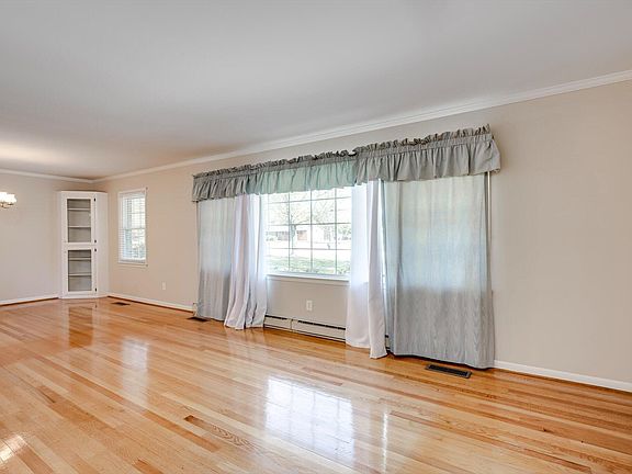 5th image of 468 Williston Rd #1