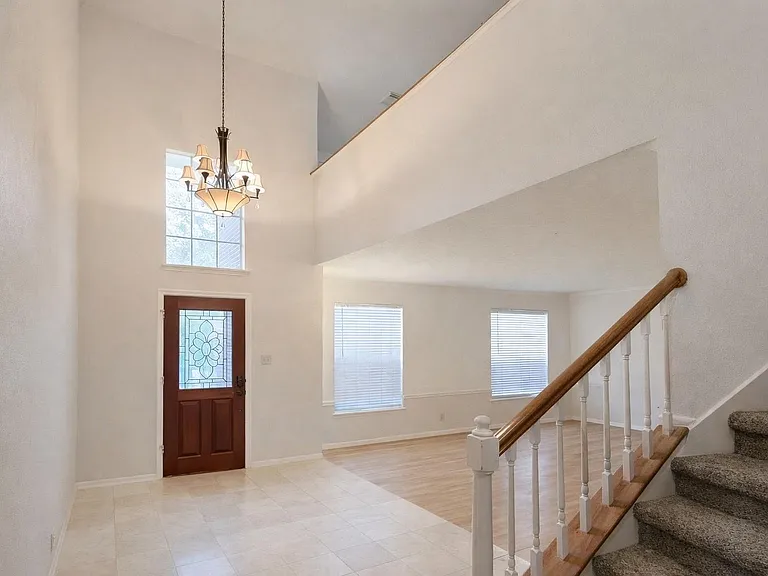 2630 Lakeway Dr — Photo 3