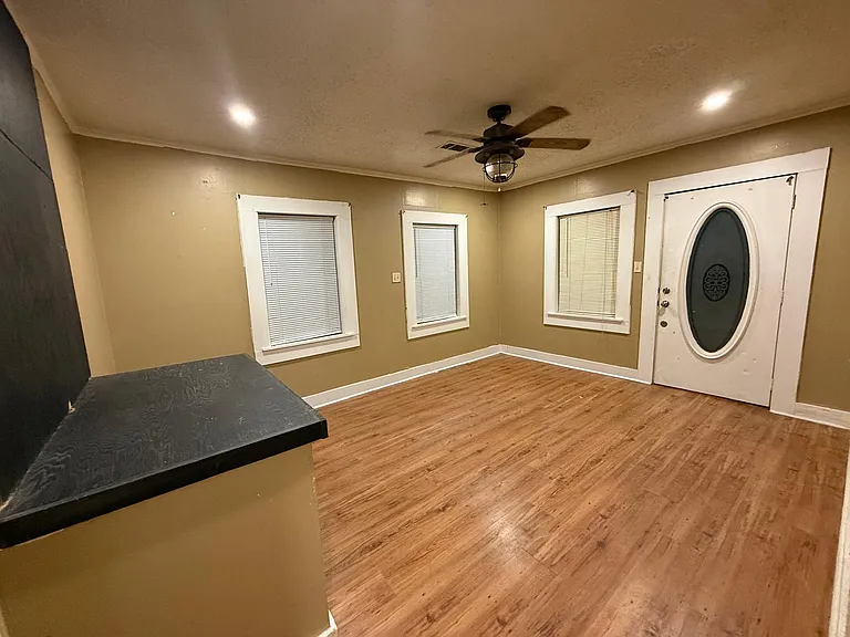 547 Commerce St — Photo 15