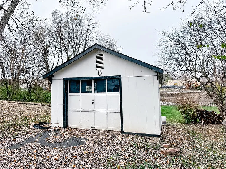 1002 N Main St — Photo 3
