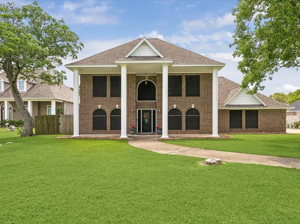 6934 Plantation Dr, Cove, TX 77523