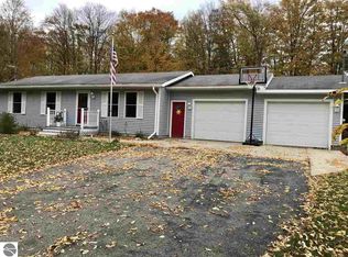 801 S 35th Rd, Cadillac, MI 49601