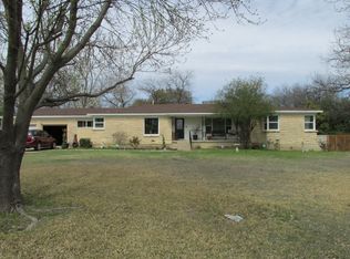 2 Chelsea Dr, Edgecliff Village, TX 76134