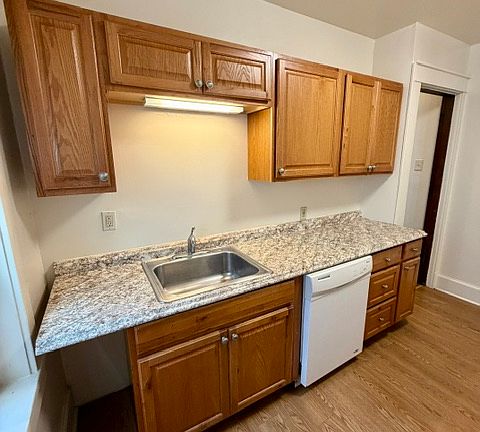 4th image of 218 Hastings St #2