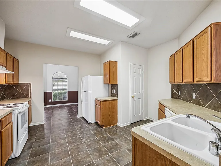 15519 Hickory Dale St — Photo 7