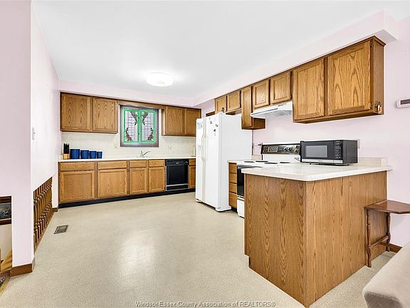 2nd image of 1613 Everts Ave