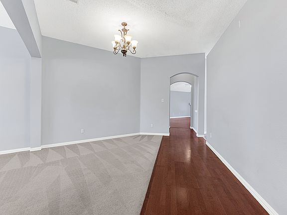 4th image of 11201 Creekwood Dr