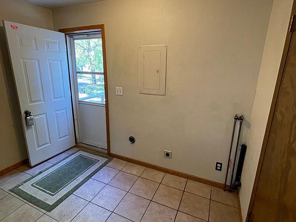 3rd image of 900 Pleasantview Dr SE