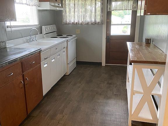 2nd image of 805 Winton Ave