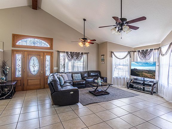 3rd image of 112 Zuni Ln
