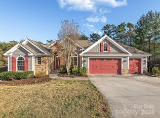 17 Fairway View Dr, Weaverville, NC 28787