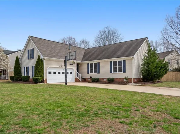 2212 Grapevine Cir, Virginia Beach, VA 23456