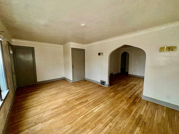 3rd image of 18540 Russell St