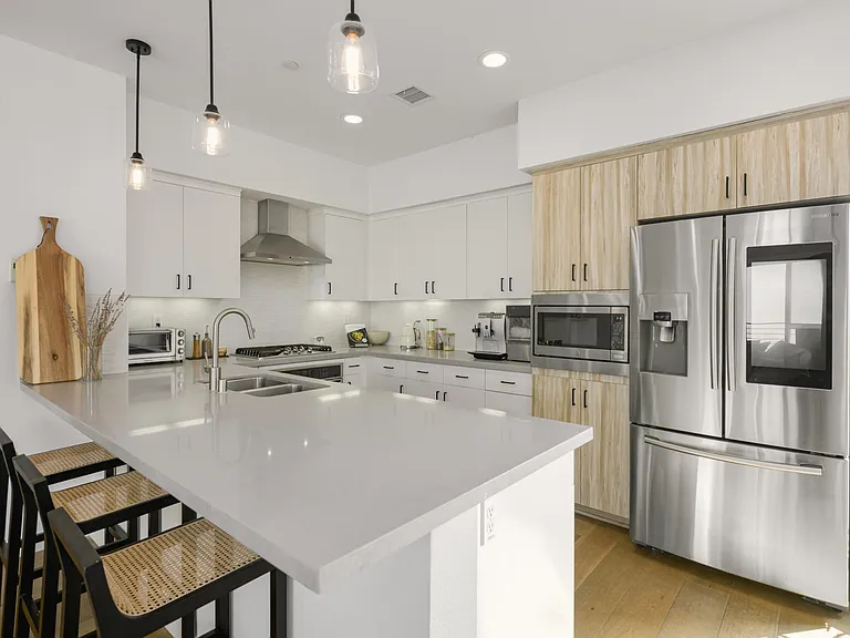 1238 Gordon St — Photo 9
