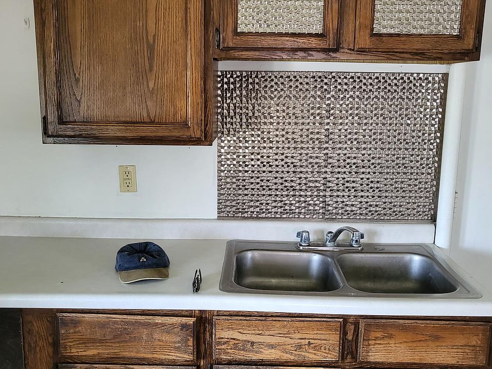 1st image of 165 W 4th St #4