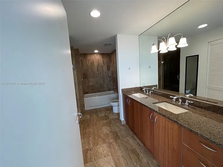 300 S Biscayne Blvd #3410 — Photo 7